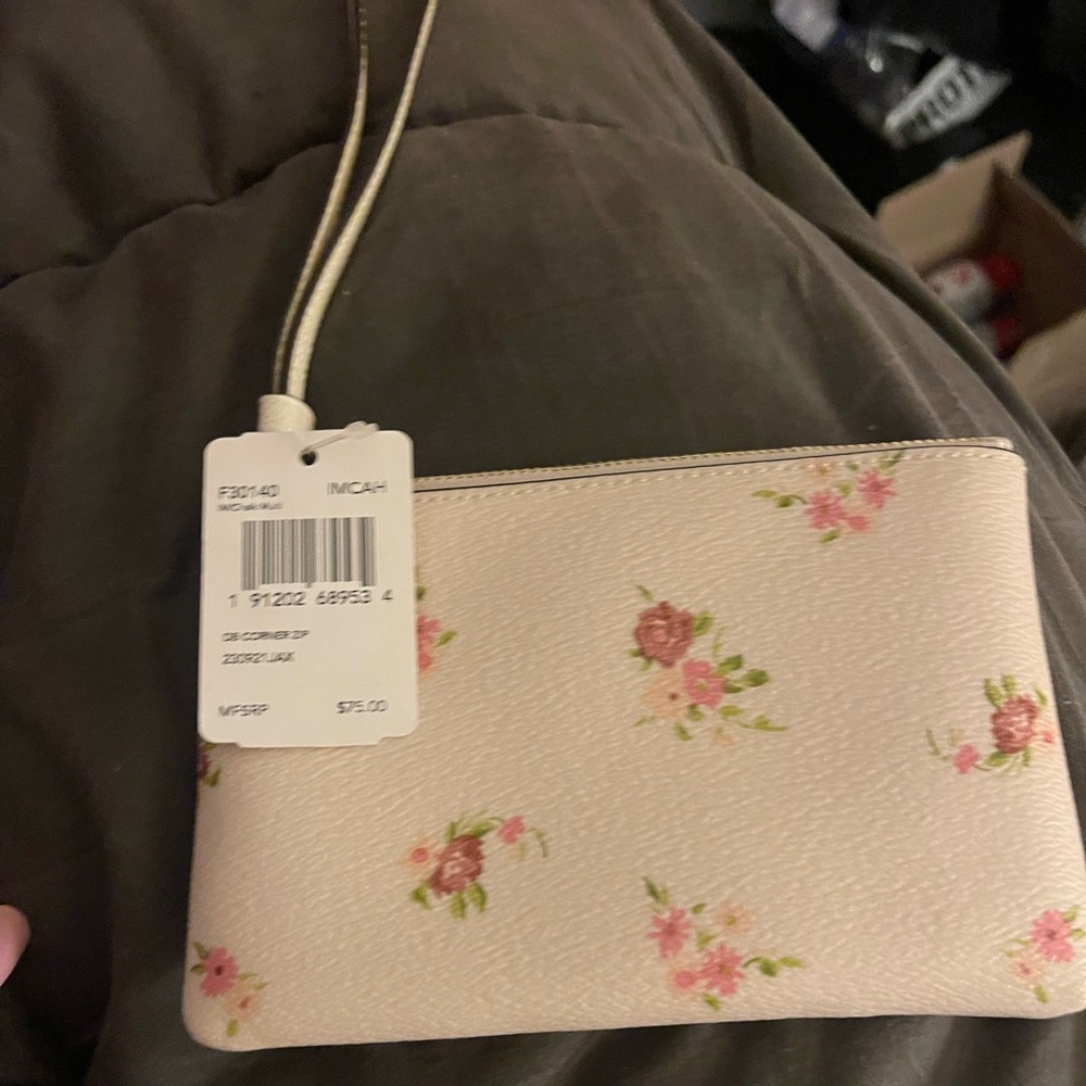 Coach wristlet new never used.